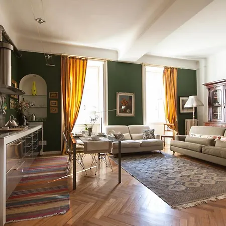 Sophisticated Near Duomo *