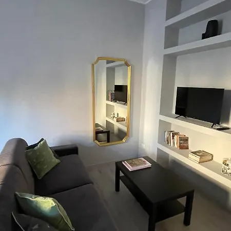 Stilish Few Steps From The Underground Milano