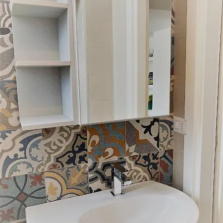 White Flat Puglie * ميلان