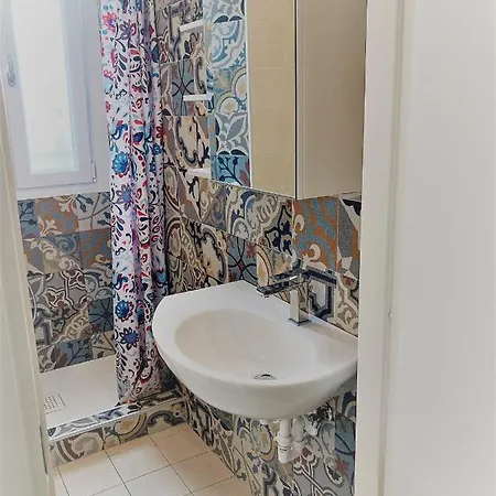 White Flat Puglie ميلان