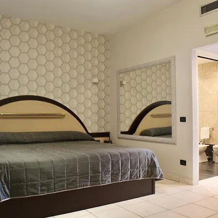 Sechi With Parking Hotel Milán