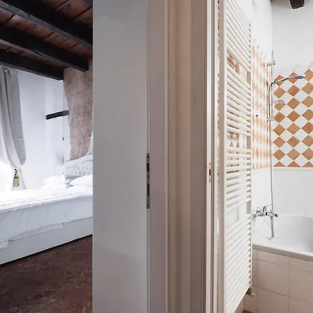 Mila Magenta * Milán