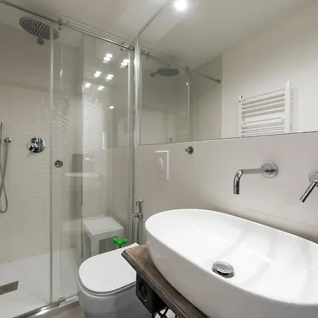 La Pampa New & Fully Refurbished Apt Milan