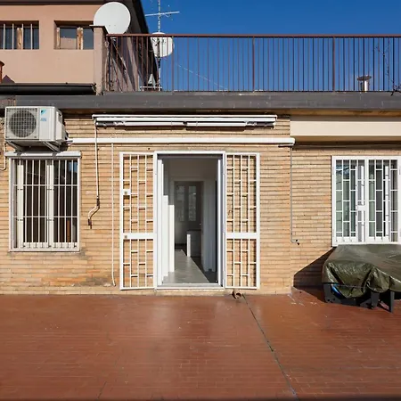 Amazing Terrace In Milan-via Strambio Citta Studi