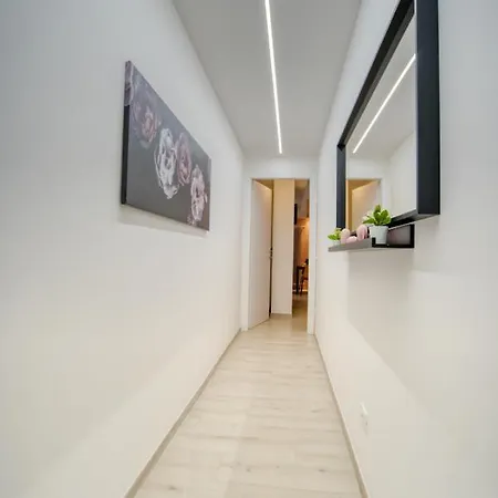 Suzzani 273 * Milano