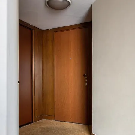 Altido Bright Studio For 2 Next To شقة
