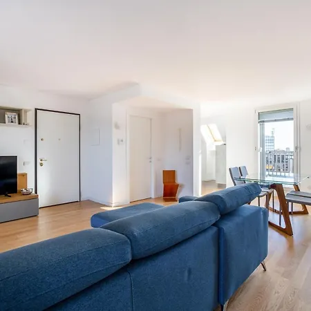 Modern With Terrace, Wifi & Ac Apartment *