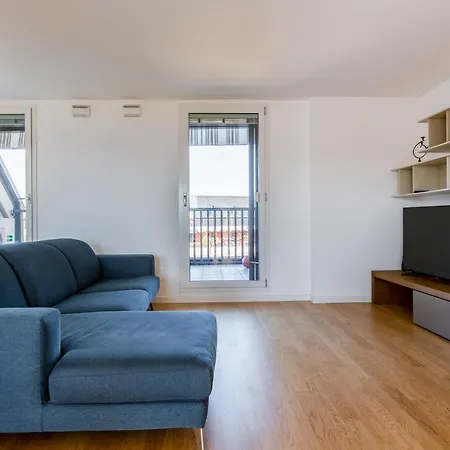 Apartment Modern With Terrace, Wifi & Ac *