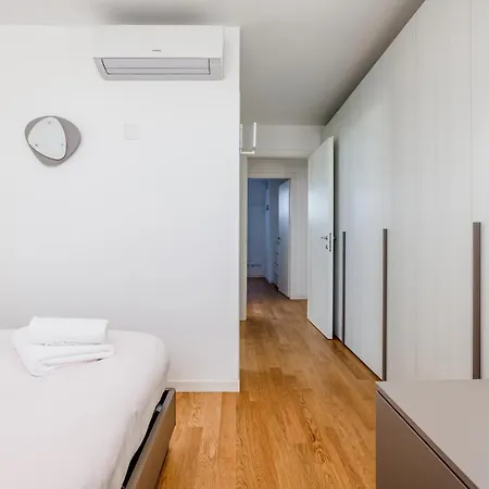 아파트 Guesthost - Modern With Terrace, Wifi & Ac 밀라노