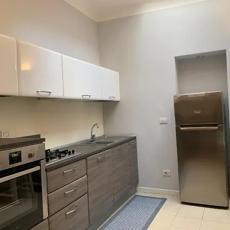 Bilocale Di Ringhiera In Corso Como/garibaldi *