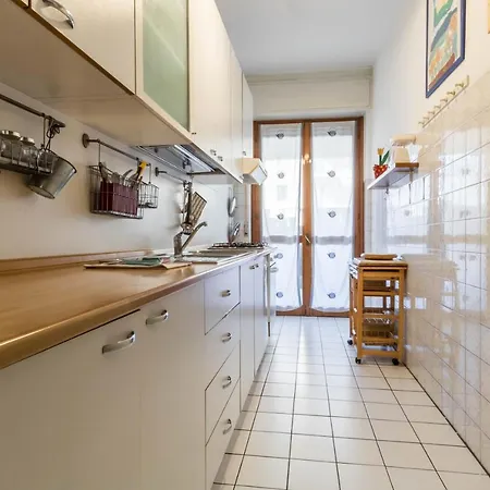 Altido Quiet Apt For 4 With Terrace Near Train Station Daire *