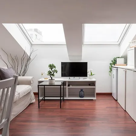 2 Bedroom 2 Bathroom Apt - Duomo 2