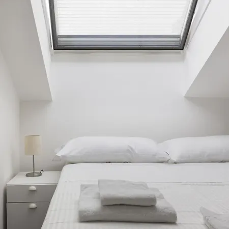 2 Bedroom 2 Bathroom Apt - Duomo 2 *