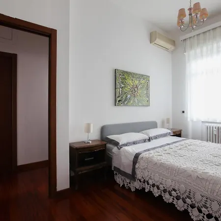 Bohemian District 2 Bdrs Apartment