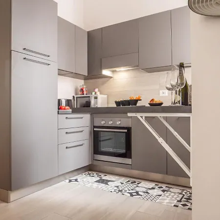 The Rent - With Balcony In Downtown * Milano