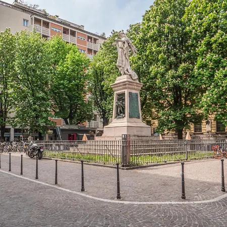 The Rent - With Balcony In Downtown