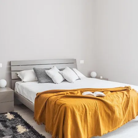 The Rent - With Balcony In Downtown * Milano