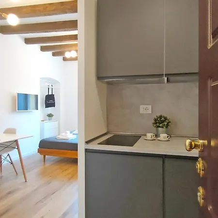 Navigli - Via Vigevano شقة *