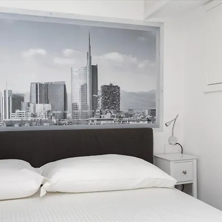 Apartment Nest For 2 In Fashion District Via S Cecilia Milan