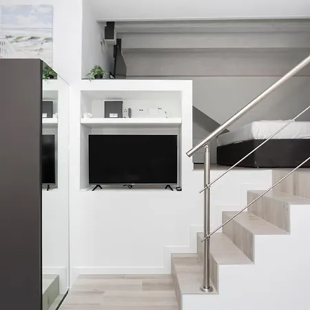 Nest For 2 In Fashion District Via S Cecilia * Milan