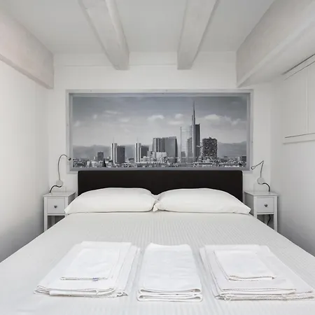 Apartment Nest For 2 In Fashion District Via S Cecilia Milan