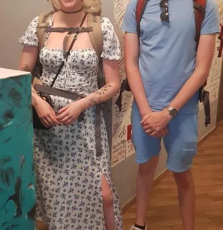 Gloria بيت شباب