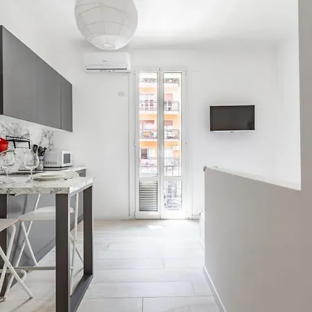 Guesthost - Bright 600mt From Viale Zara!