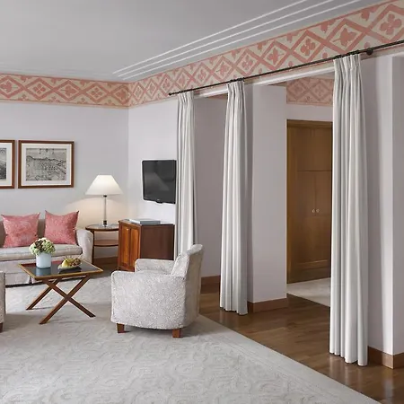 Four Seasons Hotel 5*