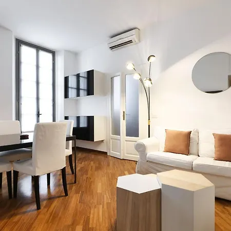 Charming San Babila Apt. 아파트 *