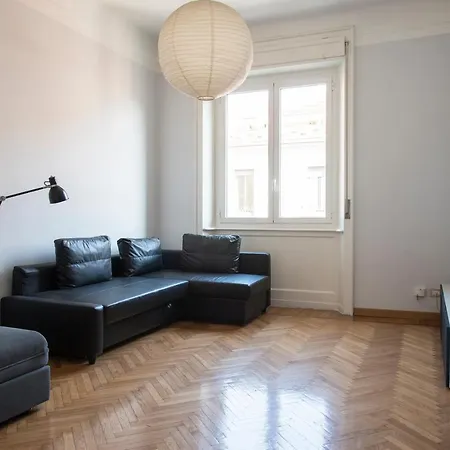 Youhosty - Spartaco 28 Milán