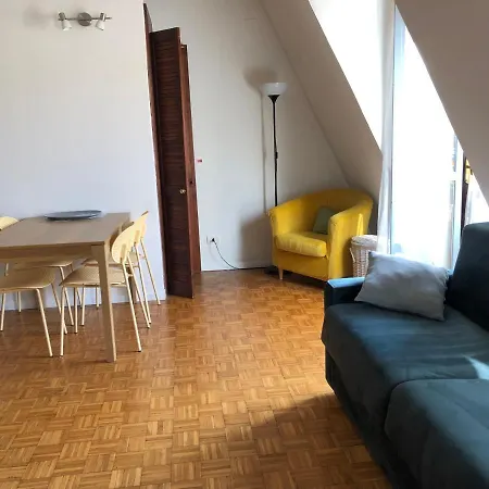 Easy Isola, For An Easy Appartement