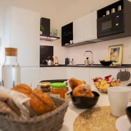 Glamour Liberty Sabotino38