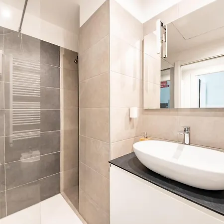 Guesthost - Lovely & Comfy Apartment *