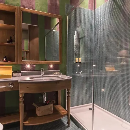 Italianway - Borgonuovo 12 * Mailand