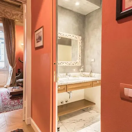 Italianway - Borgonuovo 12 Mailand