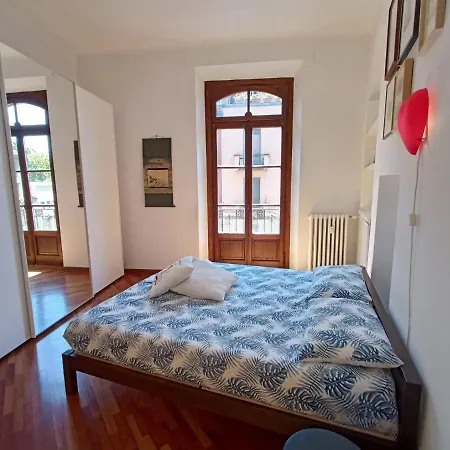 Charming Design Into Navigli District Милан