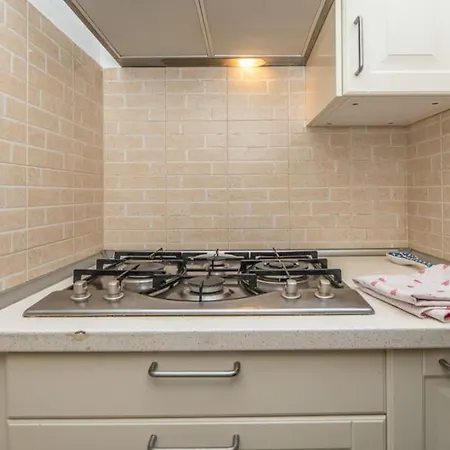 Liberty House, In Stile Retro! Appartement Milaan