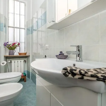 Liberty House, In Stile Retro! Milaan