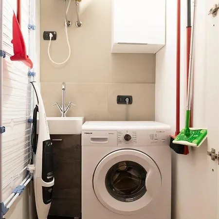 Elegant By Duomo Center - 2 Bd - 5 Guests Apartment