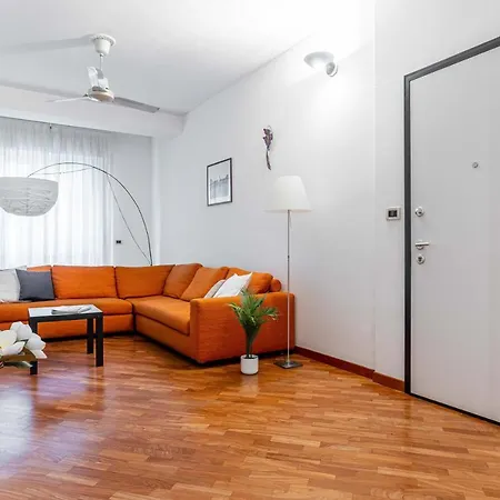 Joivy Lovely And Inviting Flat With Balcony アパート ミラノ