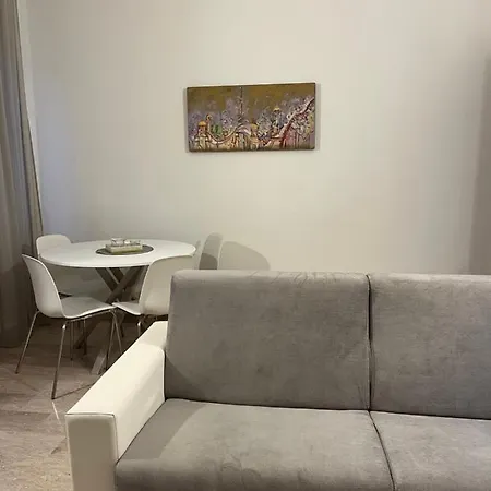 Ampio Bilocale A Lägenhet Milano