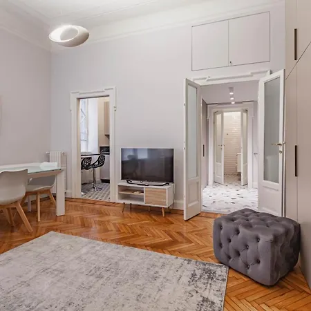 Easylife: Cozy Retreat In Milan's Historic Center Apartment *