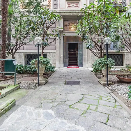 Apartment Easylife: Cozy Retreat In Milan's Historic Center