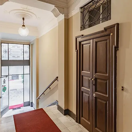 Easylife: Cozy Retreat In Milan's Historic Center Apartment