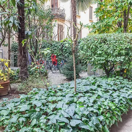 Easylife: Cozy Retreat In Milan's Historic Center Apartment