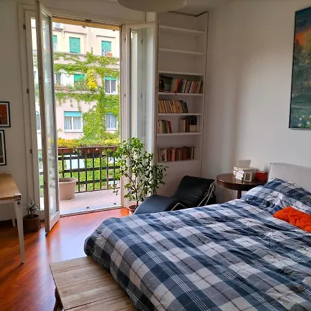 Stanza Nr 4 In Incantevole In Zona Solari Milano