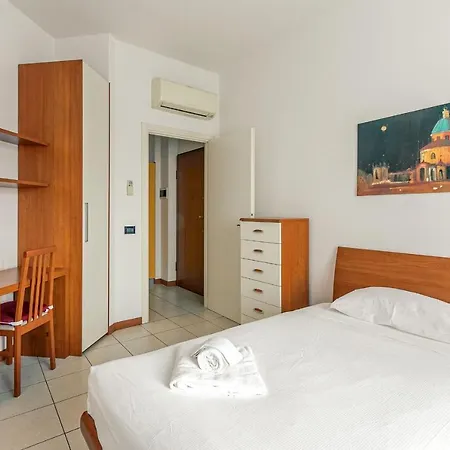 Apartment Mac Mahon - Two Bedrooms *