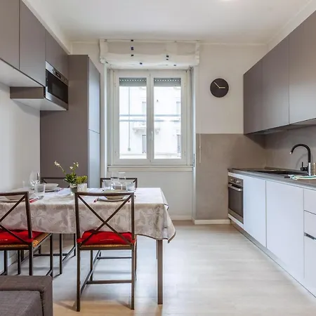 Apartment Darsena Navigli Apt - 800 M Far From P.ta Genova M2 Milan