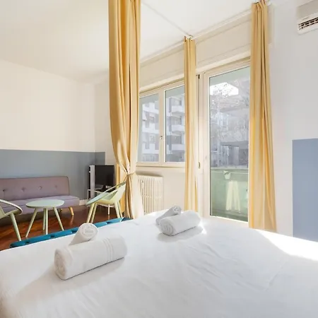 Guesthost - Near Piazza Firenze 밀라노