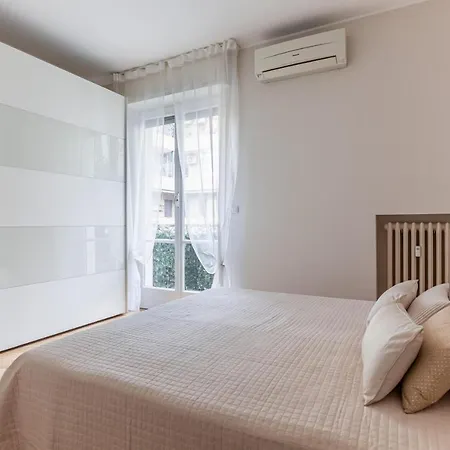 Bright In Citta Studi - 2 Balconies شقة ميلان